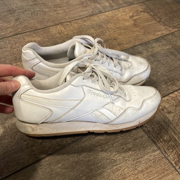 Classic white Reebok sneaker. Size 6.5 - Picture 2 of 6